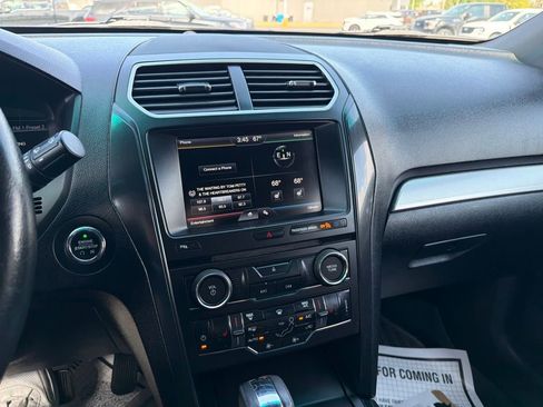 Used 2016 Ford Explorer XLT w/ Equipment Group 202A AWD/4WD image 18