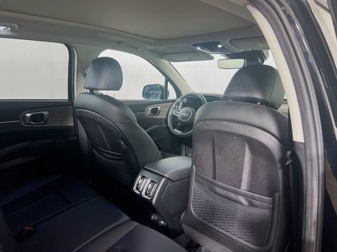 Used 2023 Kia Sorento S w/ Panoramic Sunroof Package AWD/4WD image 9