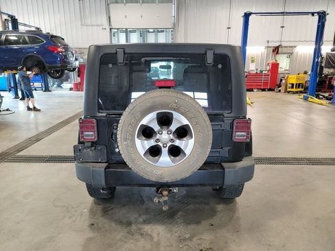 Used 2018 Jeep Wrangler Unlimited Sahara AWD/4WD image 6