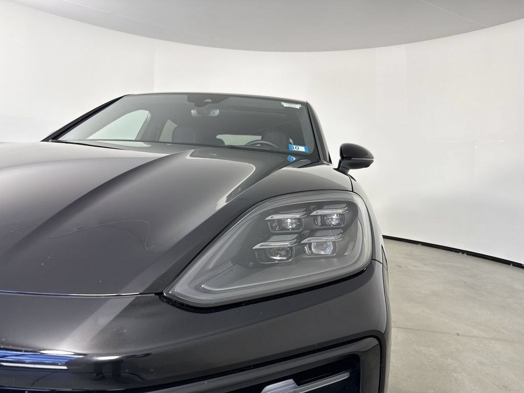 Certified 2024 Porsche Cayenne Coupe AWD/4WD image 11