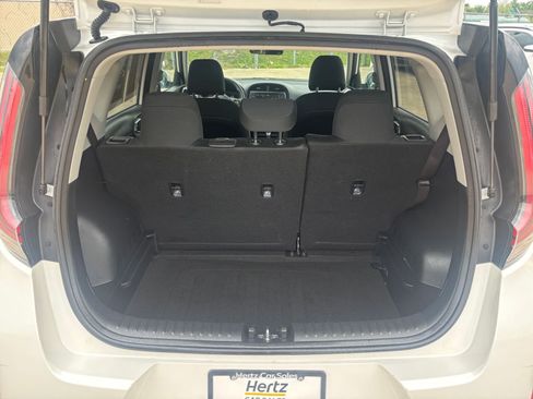 Used 2025 Kia Soul LX w/ LX Technology Package FWD image 29