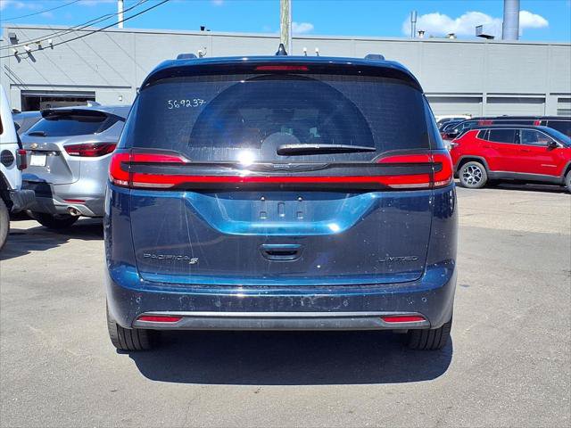 Certified 2025 Chrysler Pacifica Limited FWD image 23