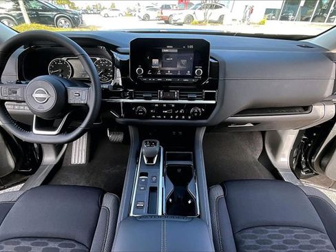 New 2025 Nissan Pathfinder SV image 4