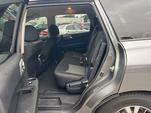 Used 2018 Nissan Pathfinder SV image 25