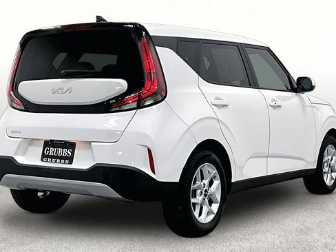 Used 2023 Kia Soul S FWD image 2