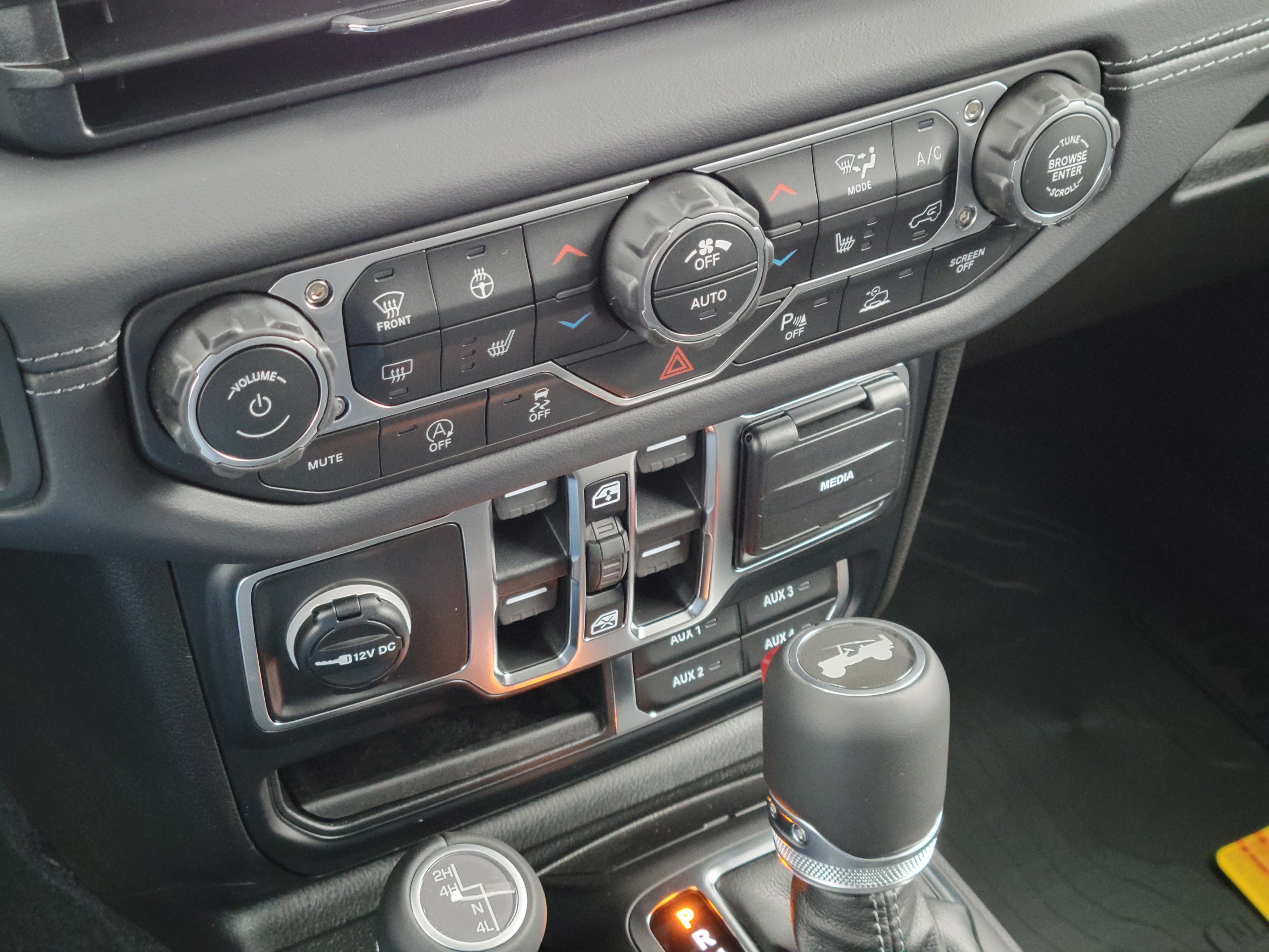 New 2027 Jeep Wrangler Unlimited Sahara AWD/4WD image 15