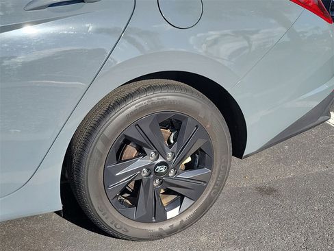 Used 2022 Hyundai Elantra SEL image 6