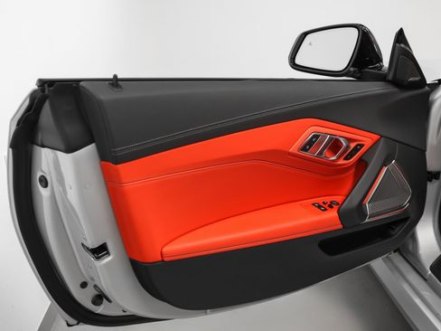 Used 2022 BMW Z4 M40i w/ Premium Package image 57