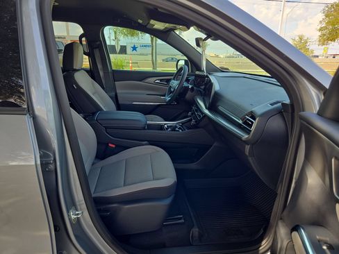 Certified 2026 Chevrolet Traverse LT w/ Driver Confidence Package FWD image 25