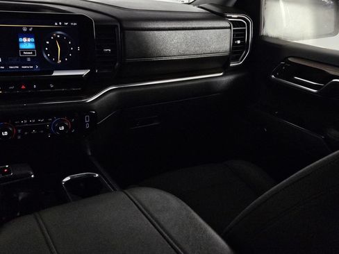 Used 2023 Chevrolet Silverado 1500 LT Trail Boss w/ LPO, Dark Essentials Package AWD/4WD image 9