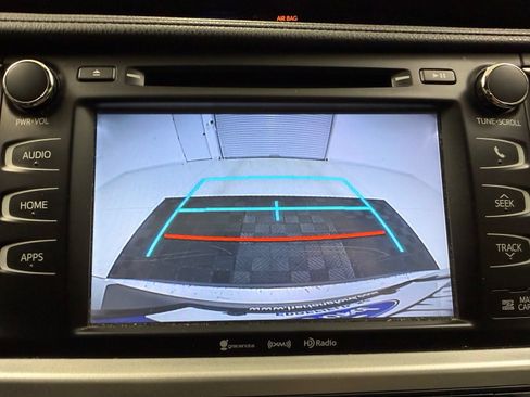 Used 2017 Toyota Highlander XLE FWD image 19