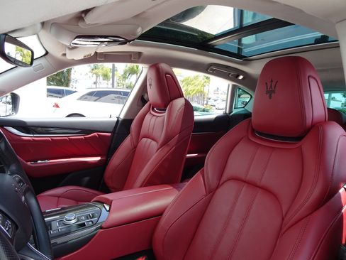 Used 2021 Maserati Levante GranSport AWD/4WD image 12