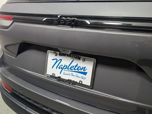 New 2025 Jeep Grand Cherokee Altitude image 9