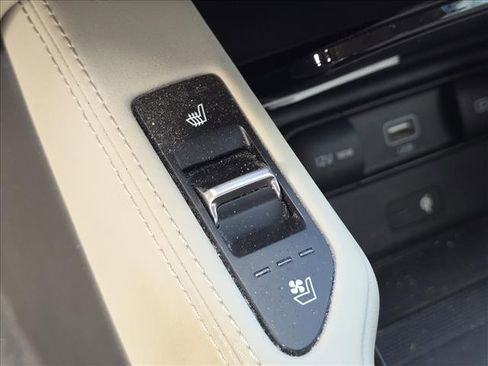 Used 2022 Kia Telluride EX w/ EX Premium Package image 8