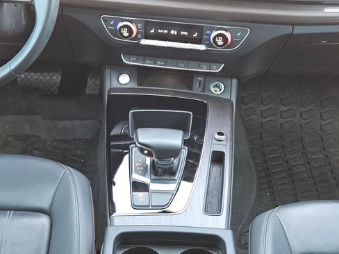 Used 2023 Audi Q5 Premium w/ Convenience Package image 19
