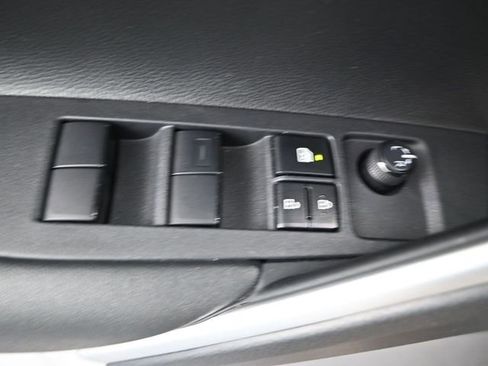 Used 2023 Toyota Corolla Cross L image 10