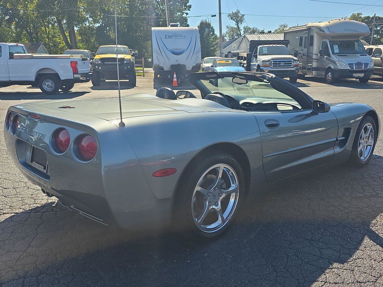 Used 2004 Chevrolet Corvette Convertible w/ Preferred Equipment Group RWD image 2