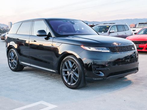 Used 2023 Land Rover Range Rover Sport SE image 3