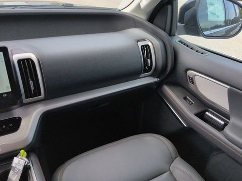 New 2025 Ford Expedition Active RWD image 17