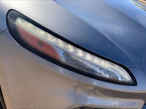 Used 2017 Jeep Cherokee Sport image 26