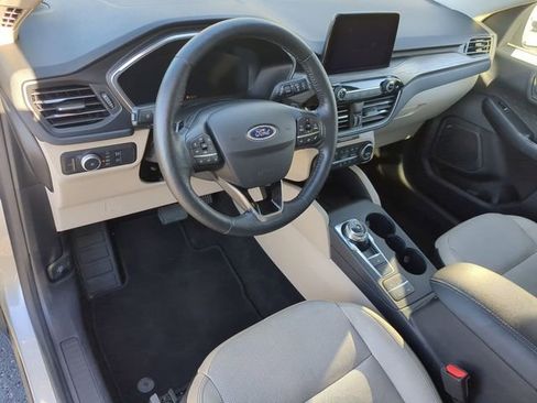 Used 2020 Ford Escape Titanium image 10