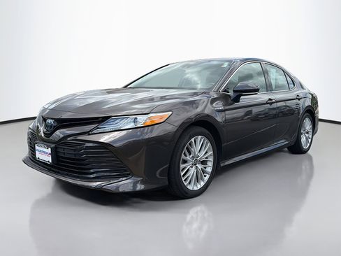 Used 2020 Toyota Camry XLE FWD image 11