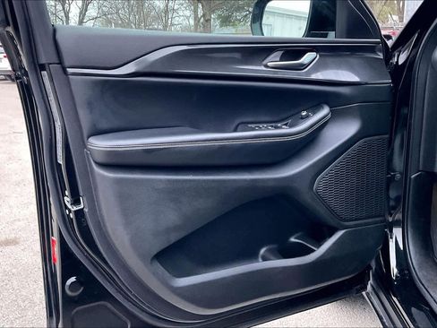 Used 2023 Jeep Grand Cherokee L Altitude image 19