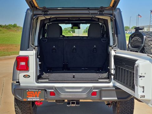 Used 2024 Jeep Wrangler Unlimited Rubicon AWD/4WD image 12