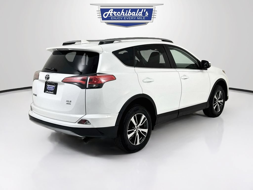 Used 2018 Toyota RAV4 XLE AWD/4WD image 8