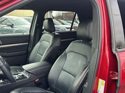 Used 2018 Ford Explorer XLT w/ Equipment Group 202A image 10