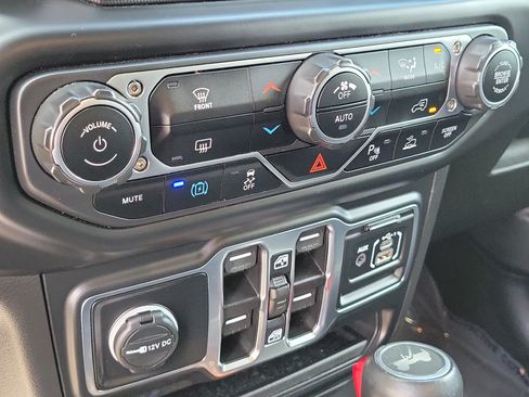 Used 2023 Jeep Wrangler Unlimited Sahara w/ Safety Group AWD/4WD image 31