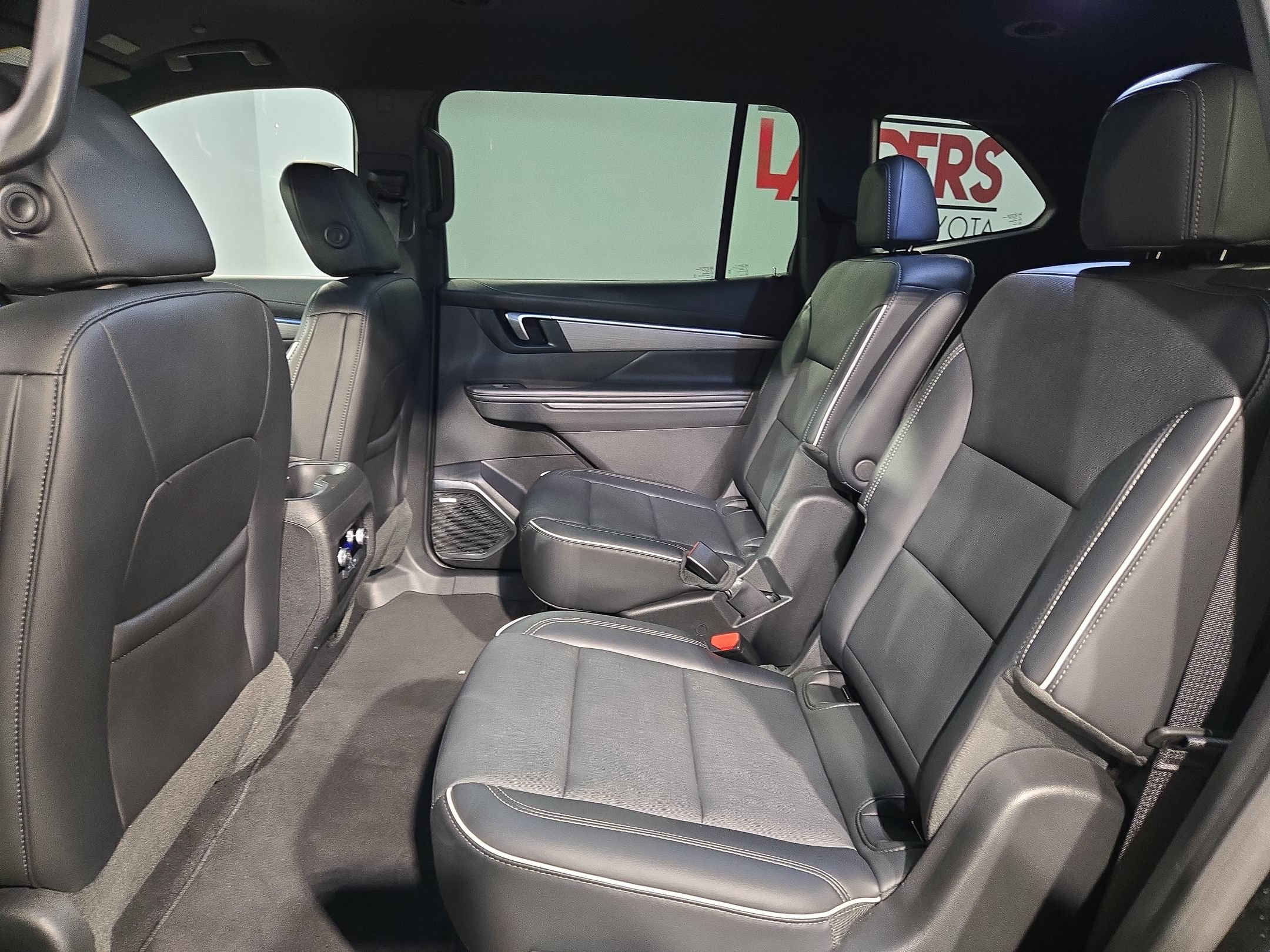 Used 2025 Buick Enclave Preferred FWD image 35