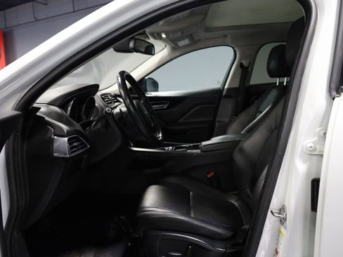 Used 2017 Jaguar F-PACE Premium image 14