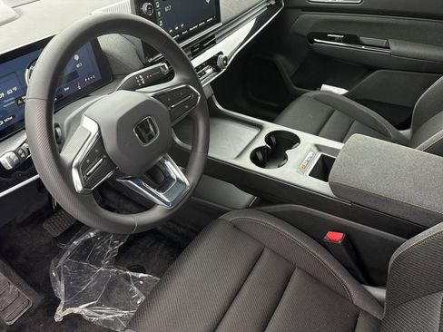 New 2025 Honda Prologue EX image 9