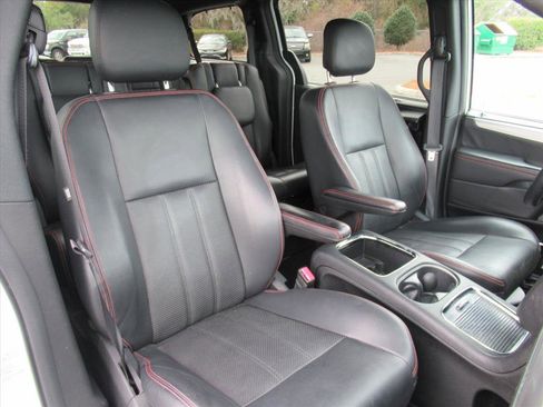 Used 2017 Dodge Grand Caravan GT image 8