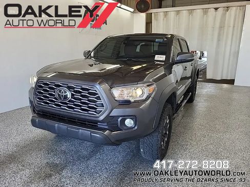 Used 2022 Toyota Tacoma TRD Off-Road AWD/4WD image 1