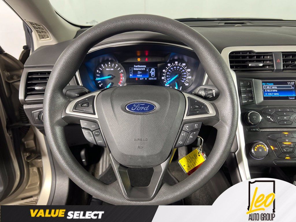 Used 2015 Ford Fusion SE FWD image 18