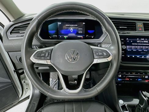 Used 2022 Volkswagen Tiguan SE FWD image 11