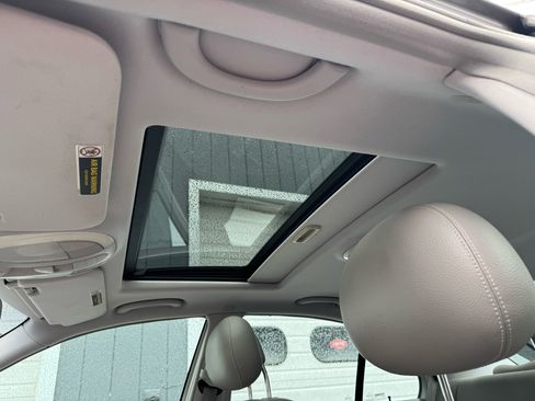 Used 2005 Mercedes-Benz E 320 4MATIC Sedan image 8