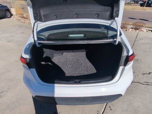 Used 2025 Toyota Corolla LE image 28