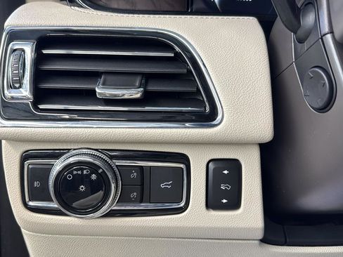 Used 2021 Lincoln Navigator Reserve w/ Luxury Package image 18