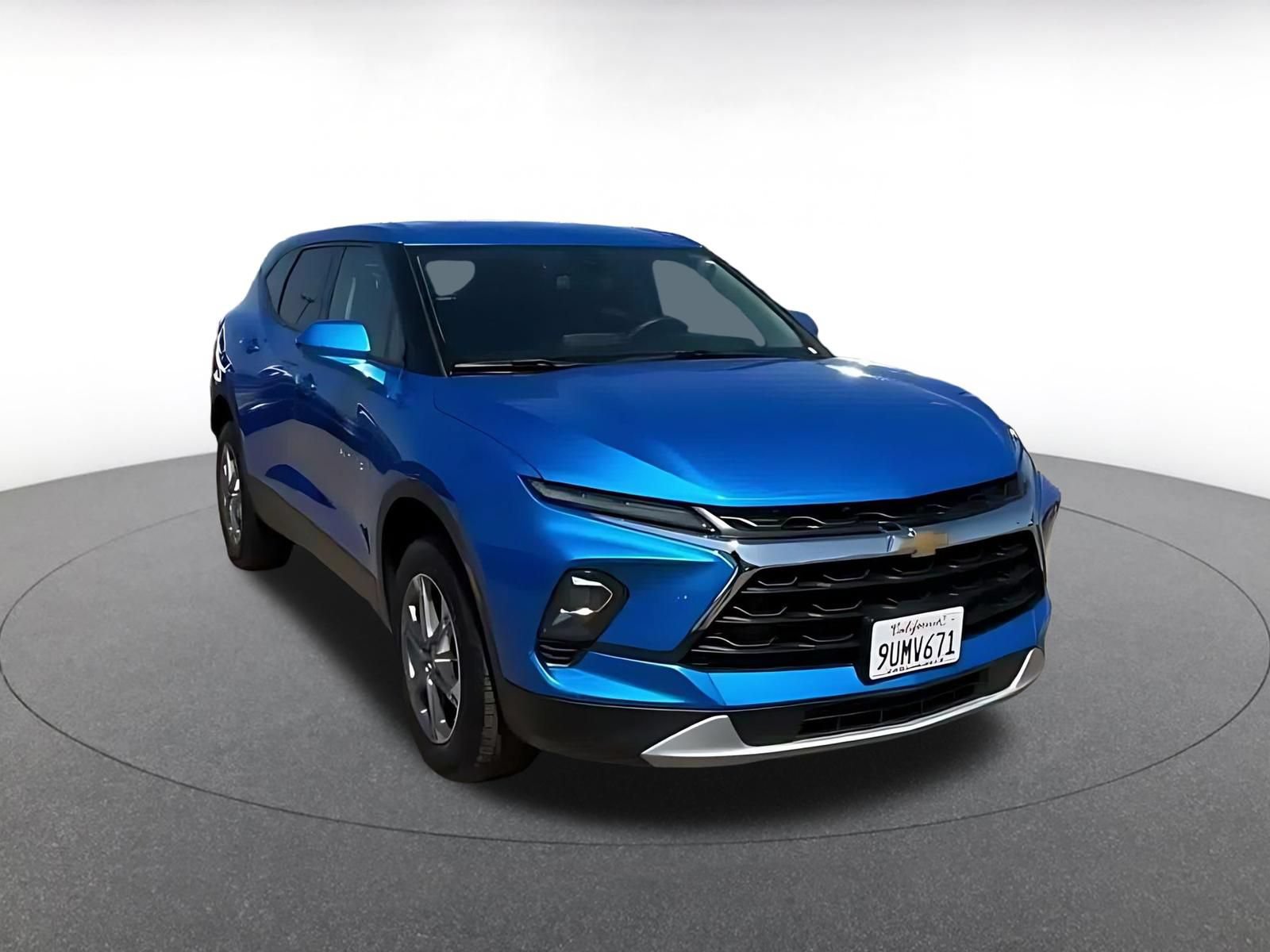 Used 2026 Chevrolet Blazer LT FWD image 3