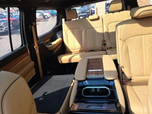 Used 2023 Jeep Grand Wagoneer Series III AWD/4WD image 20