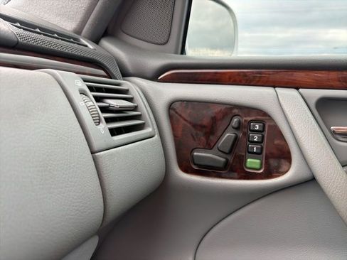 Used 2001 Mercedes-Benz E 320 Sedan image 19