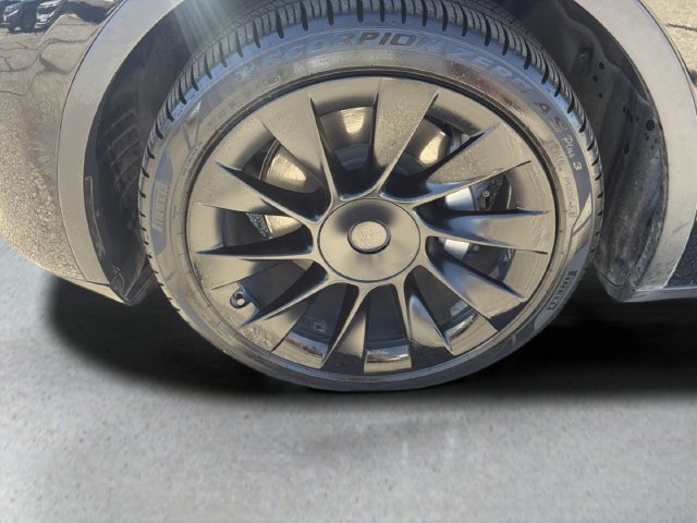 Used 2021 Tesla Model Y Long Range AWD/4WD image 25