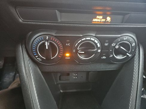 Used 2019 Toyota Yaris LE image 18