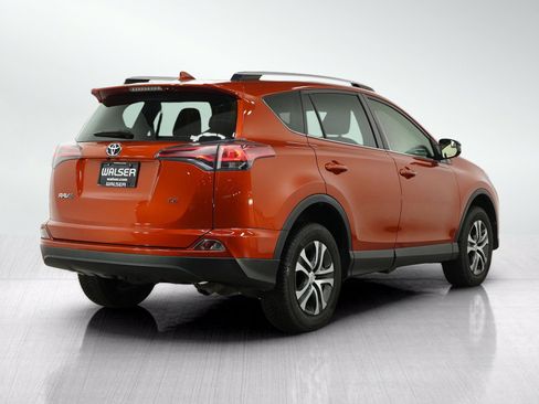 Used 2016 Toyota RAV4 LE FWD image 5