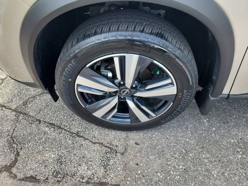 Used 2024 Nissan Rogue SL FWD image 5