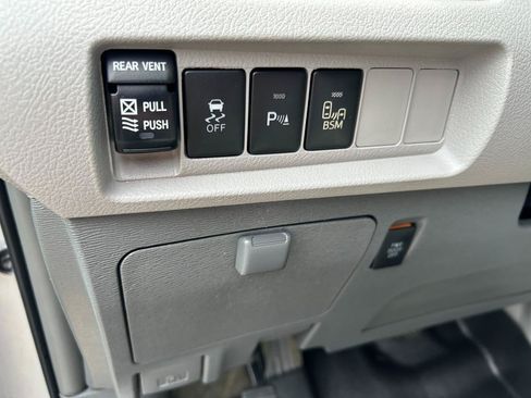 Used 2015 Toyota Sienna XLE w/ XLE Navigation Package AWD/4WD image 10