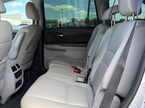 Used 2019 Honda Pilot Touring image 13